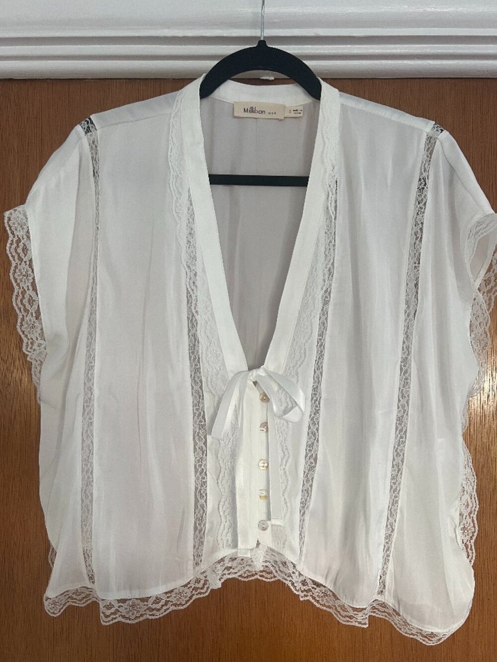 BOHO SATIN LACE TRIM TOP IN WHITE SATIN SIZE SMALL